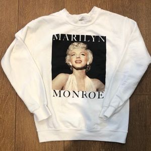 Marylin Monroe crew neck